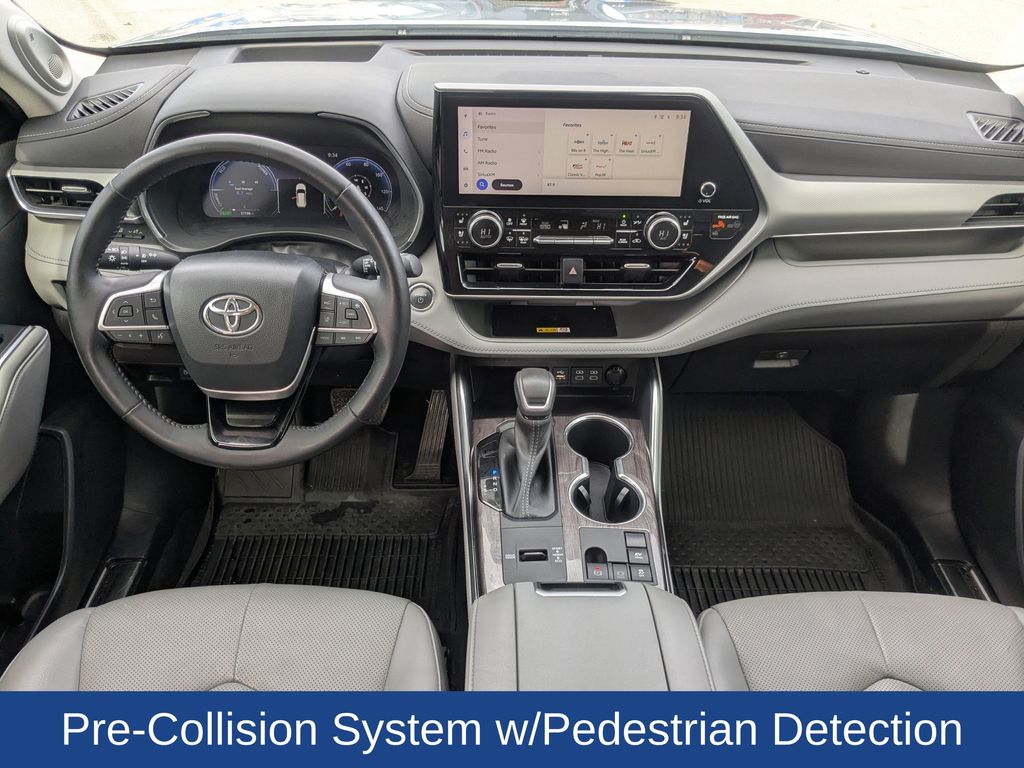 2023 Toyota Highlander Hybrid Platinum