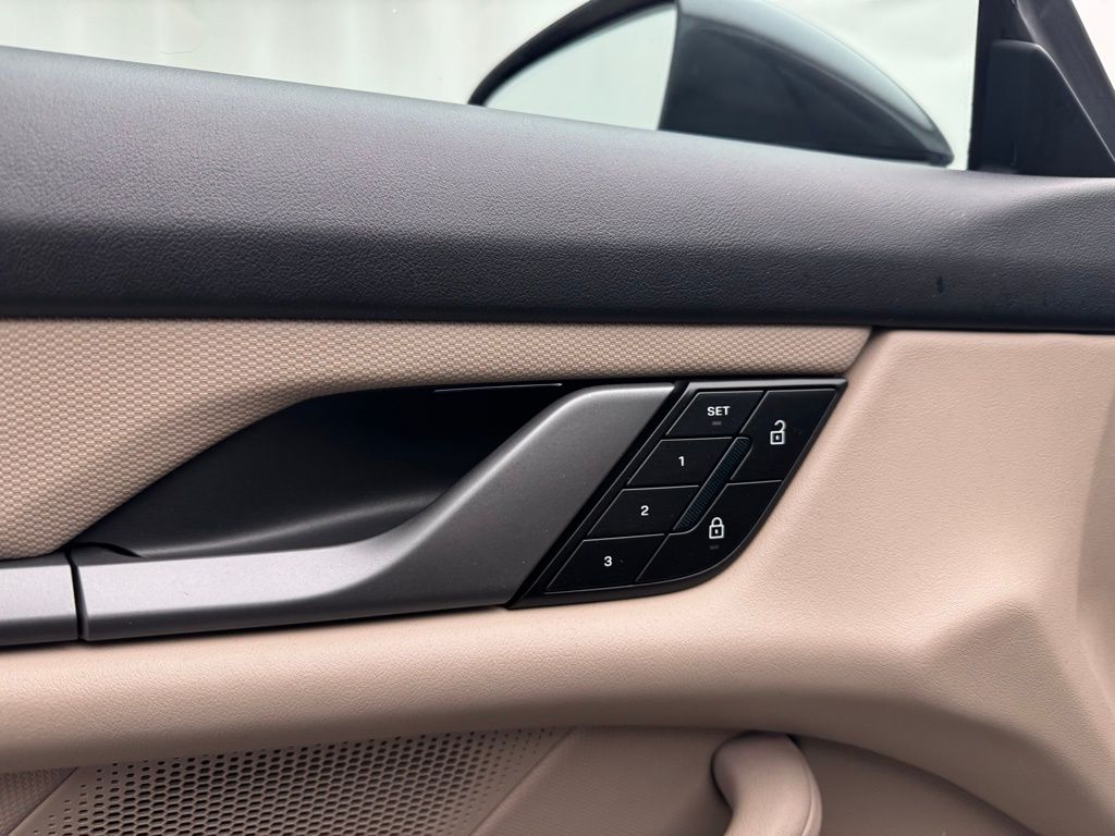2022 Porsche Taycan Turbo S 17