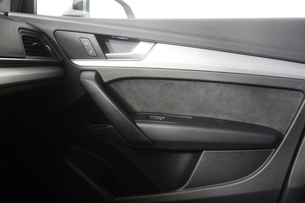 Thumbnail: 2018 Audi SQ5 - 24