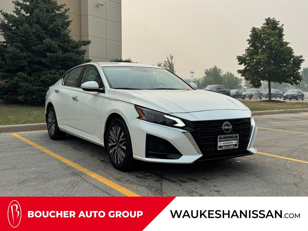 Pearl White Tricoat 2023 Nissan Altima Sedan All-Wheel Drive Continuously Variable Transmission