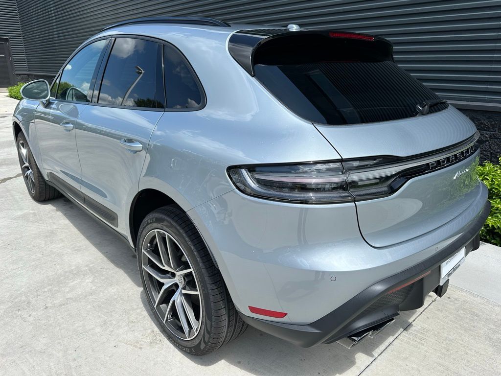2025 Porsche Macan  3