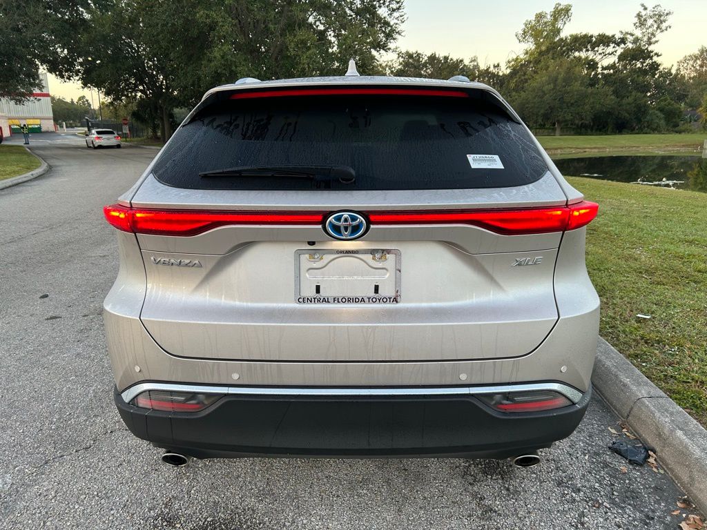 Thumbnail: 2023 Toyota Venza - 4