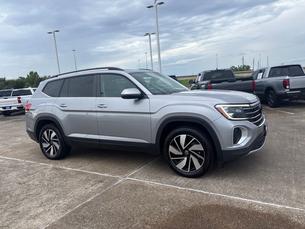 2024 Volkswagen Atlas 2.0T SE w/Technology White at DeMontrond Gulf Freeway