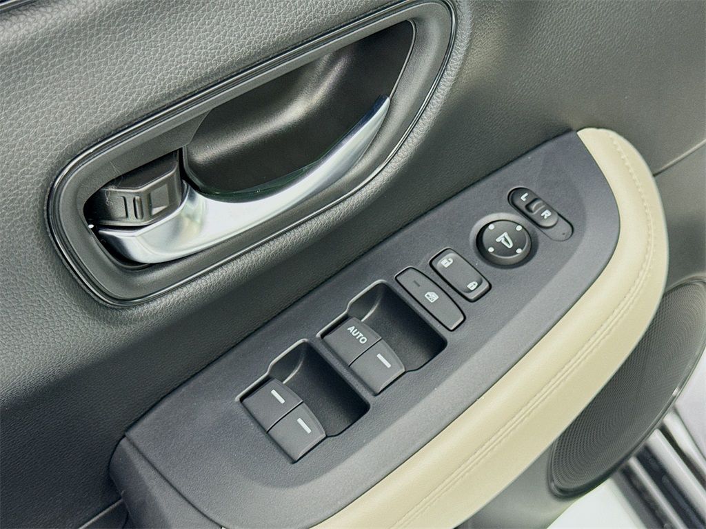 2025 Honda HR-V LX photo