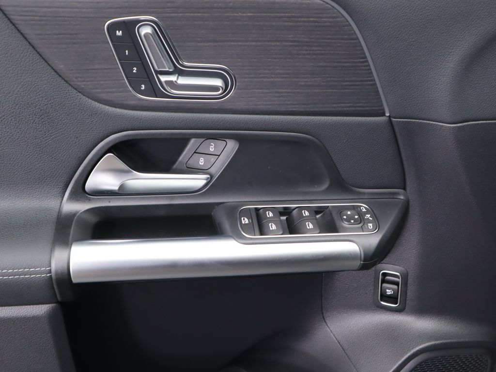 Thumbnail: 2025 Mercedes-Benz GLA - 23