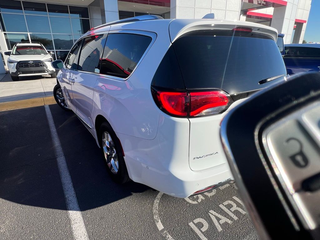 Thumbnail: 2020 Chrysler Pacifica - 3