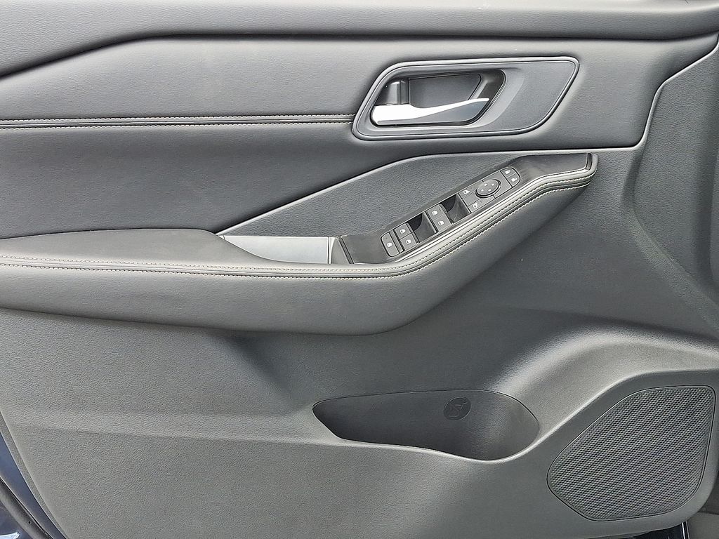 2026 Nissan Rogue — photo 8
