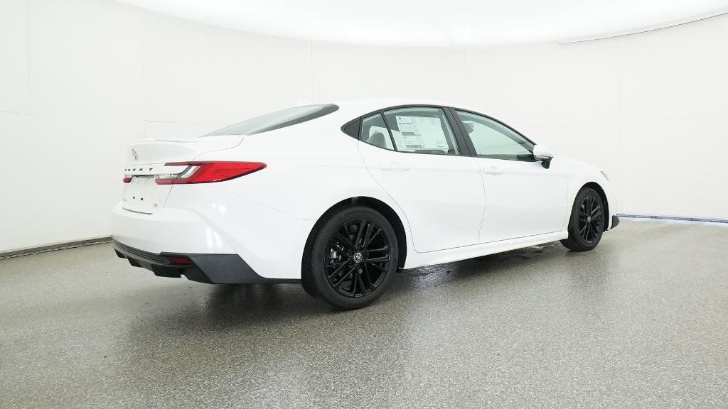2025 Toyota Camry SE 32