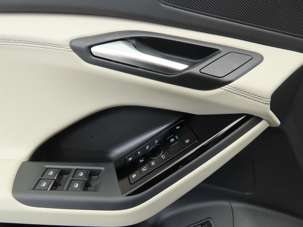 Thumbnail: 2025 Audi Q6 e-tron - 25