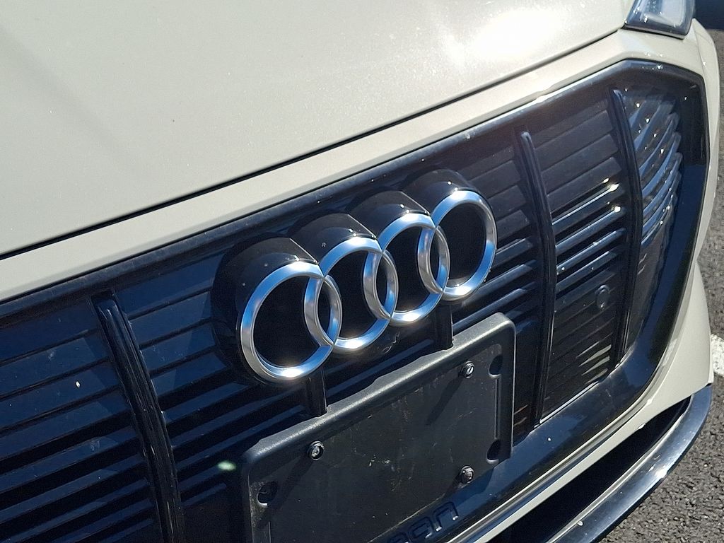 Thumbnail: 2021 Audi e-tron - 4