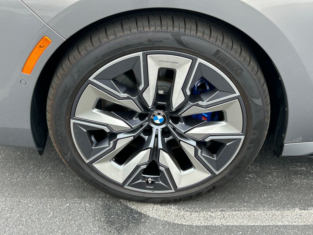 2024 BMW i7 M70 9