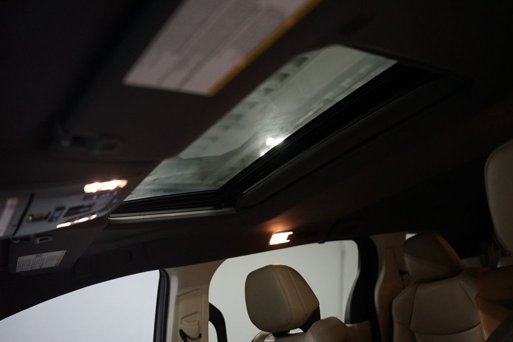 Thumbnail: 2022 Toyota Sienna - 29