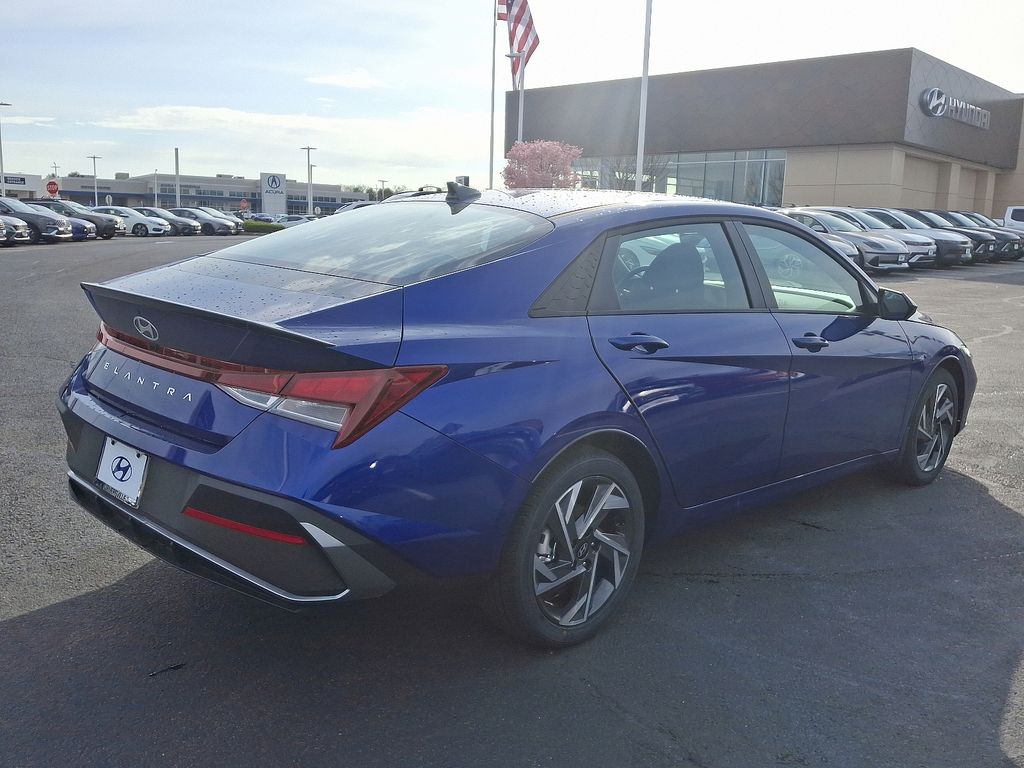 Thumbnail: 2025 Hyundai Elantra - 4