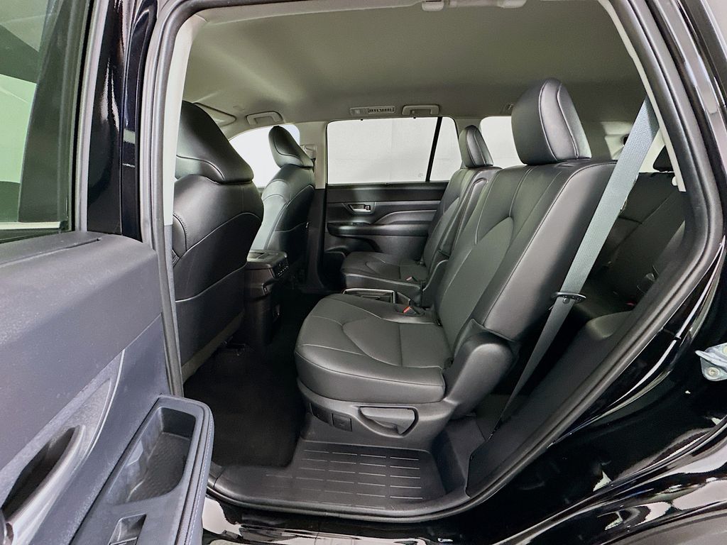 Thumbnail: 2025 Toyota Grand Highlander - 24