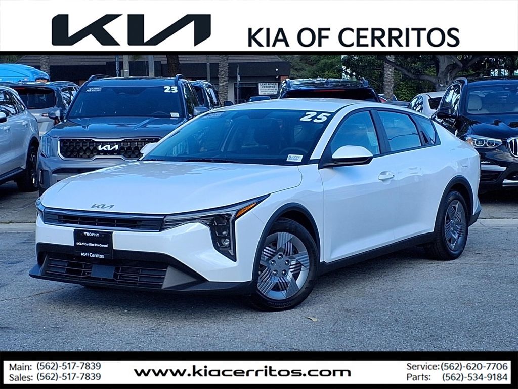 Snow White Pearl 2025 Kia K4 LX FWD Sedan Front-Wheel Drive Continuously Variable Transmission