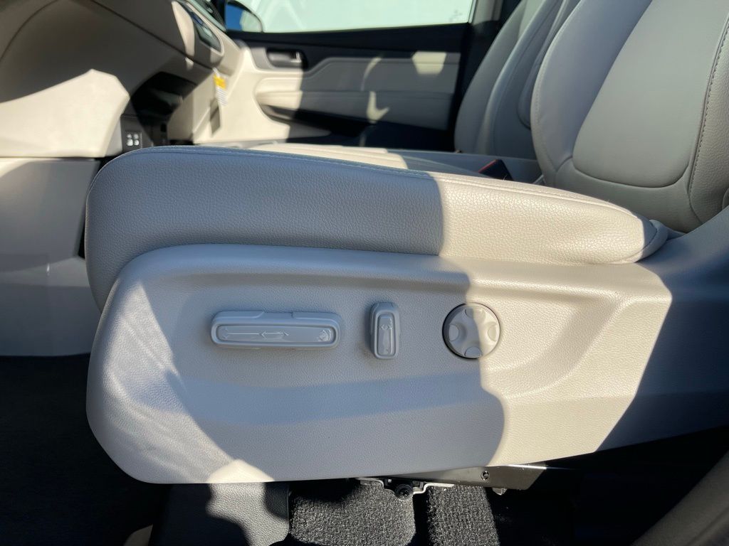 2025 Honda Odyssey EX-L 23