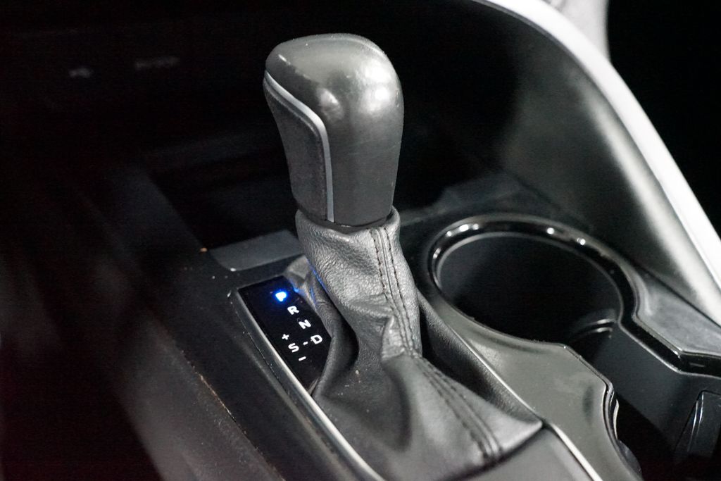 Thumbnail: 2020 Toyota Camry - 21