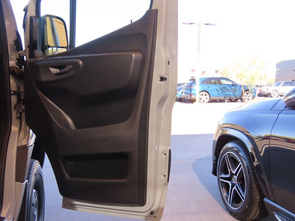 Thumbnail: 2025 Mercedes-Benz Sprinter - 23