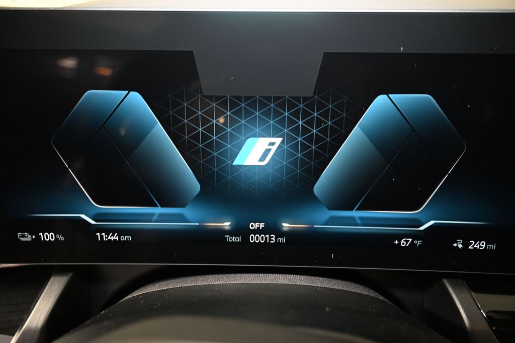 Thumbnail: 2026 BMW i5 - 26