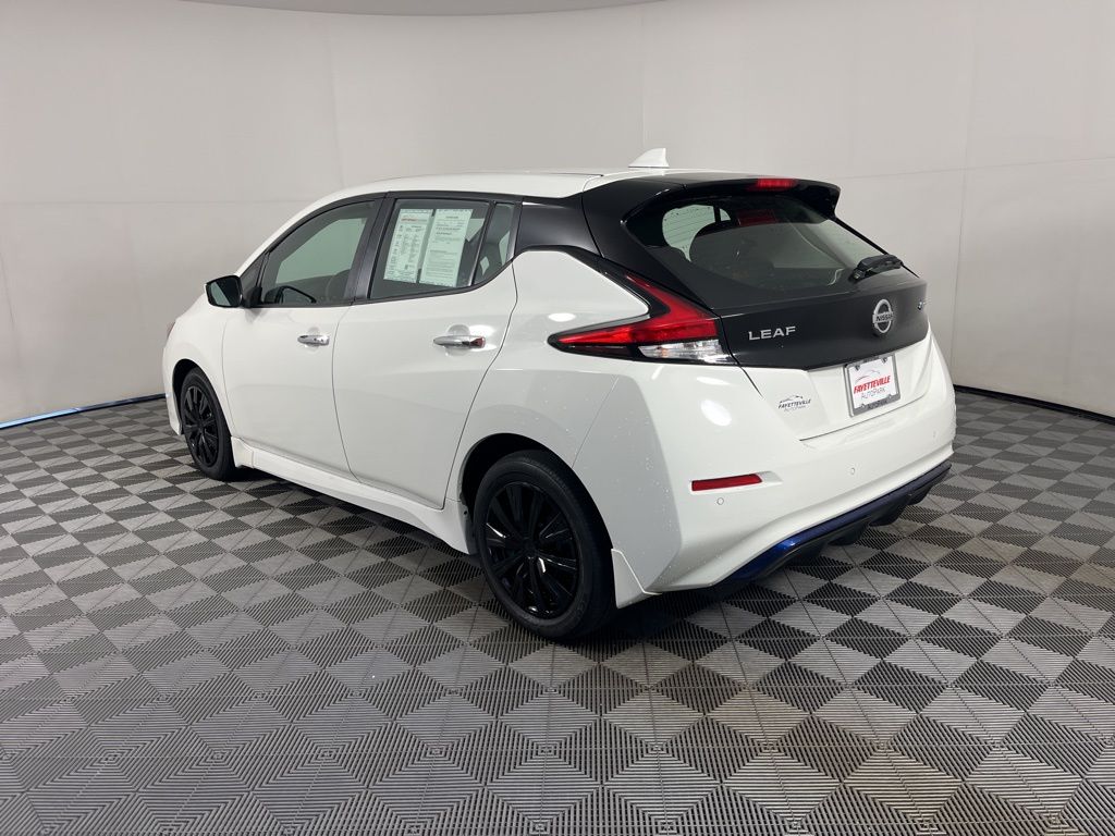 Thumbnail: 2022 Nissan Leaf - 13