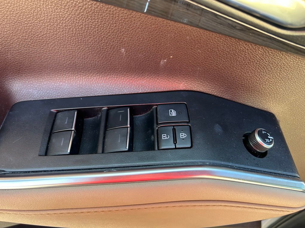 Thumbnail: 2021 Toyota Highlander - 18