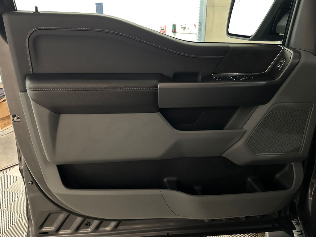 Certified Used 2025  Ford XLT image 17
