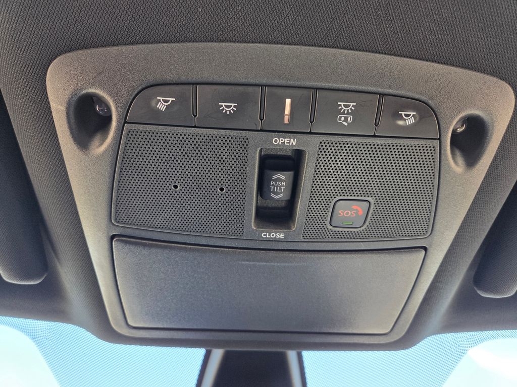 2023 Nissan Maxima SR