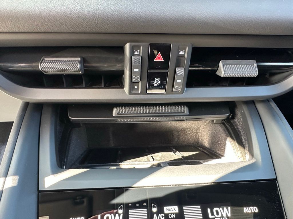 Thumbnail: 2026 Porsche Macan - 25