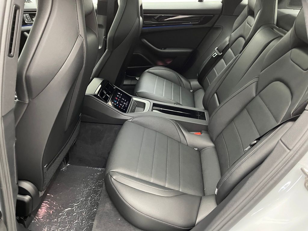 Thumbnail: 2025 Porsche Panamera - 24