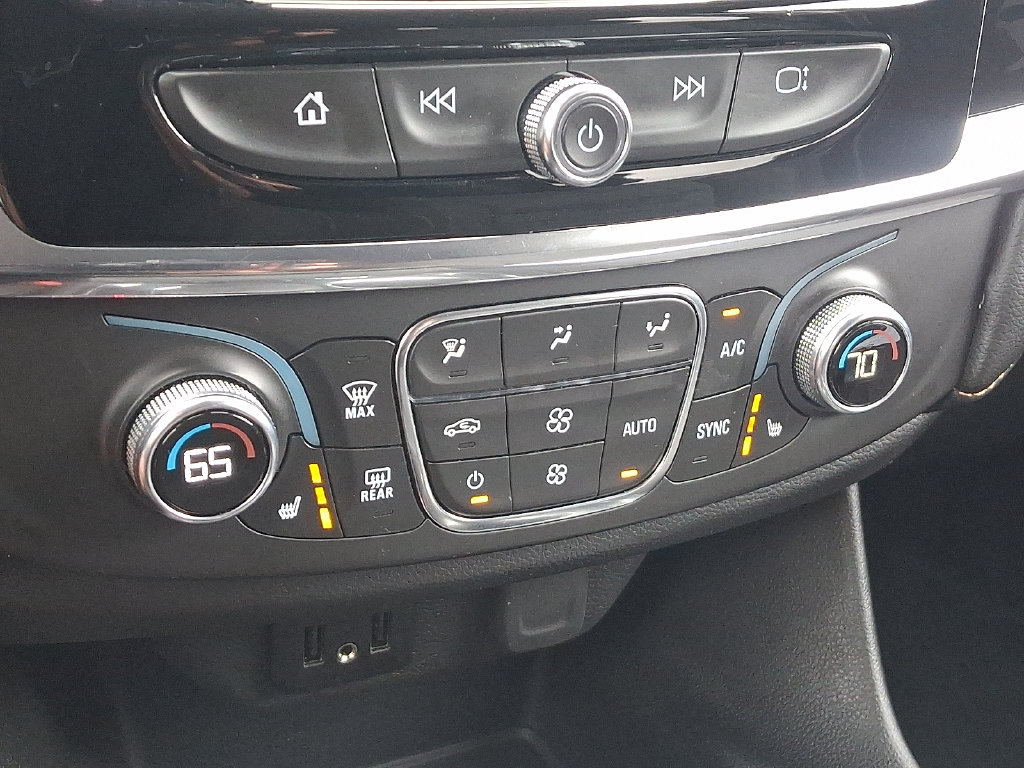 Thumbnail: 2021 Chevrolet Traverse - 16
