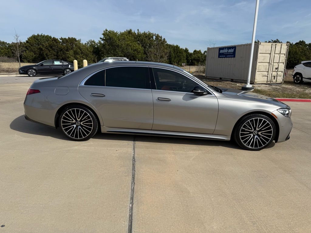 Thumbnail: 2021 Mercedes-Benz S-Class - 4