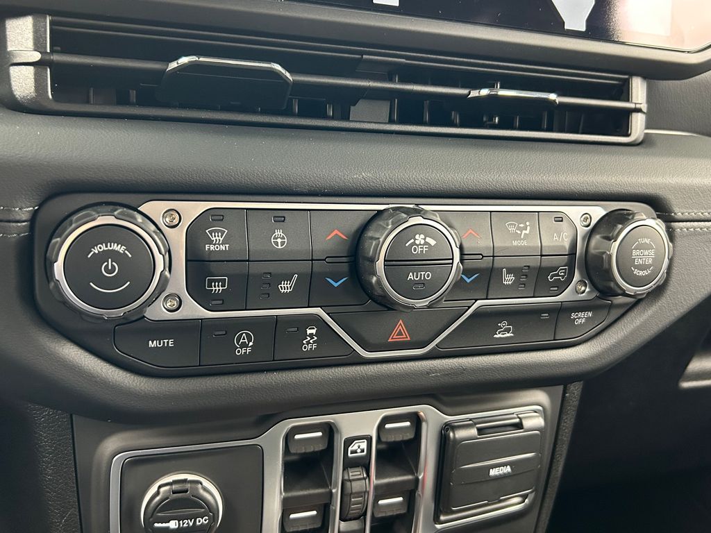 New 2026 Hydro Blue Pearlcoat Jeep Sahara image 20