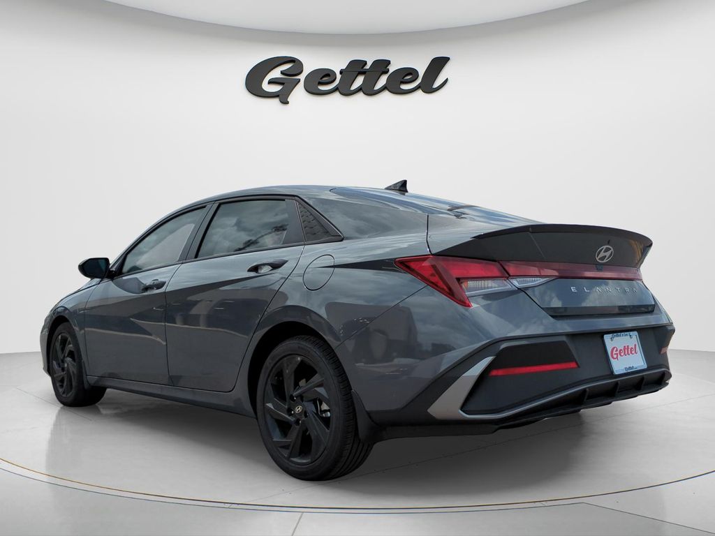 Used 2026 Gray Hyundai SEL Sport image 7