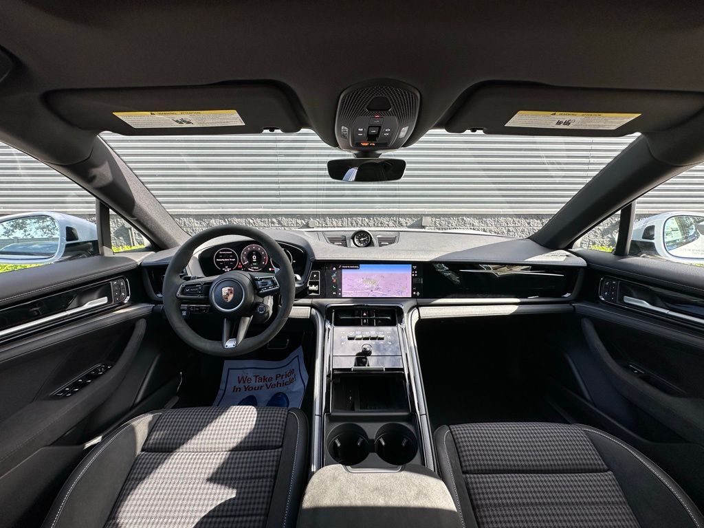 Thumbnail: 2025 Porsche Panamera - 32