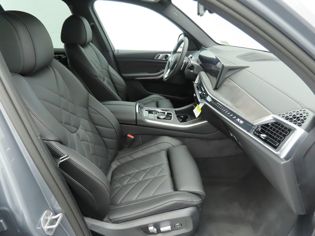 Thumbnail: 2026 BMW X5 - 21