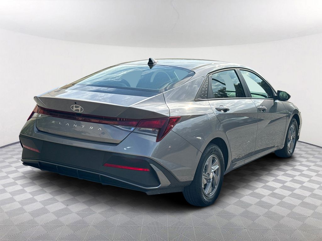 2025 Hyundai Elantra SE - 4