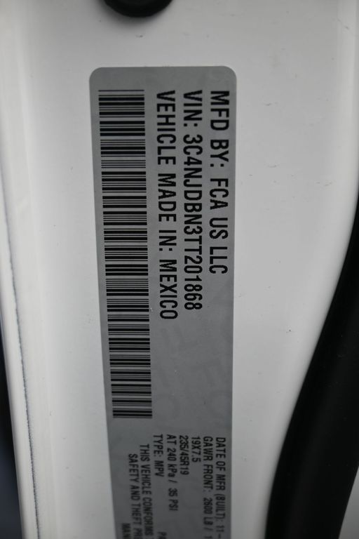 New 2026 Bright White Clearcoat Jeep Latitude image 21