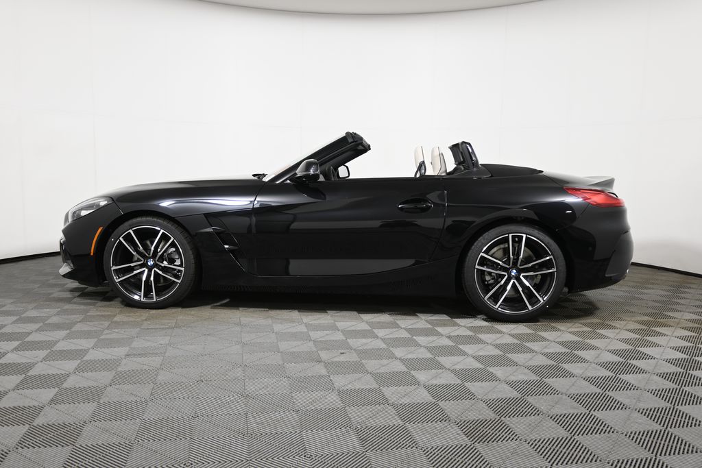 Thumbnail: 2026 BMW Z4 - 12