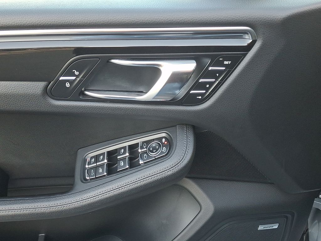 Thumbnail: 2016 Porsche Macan - 12