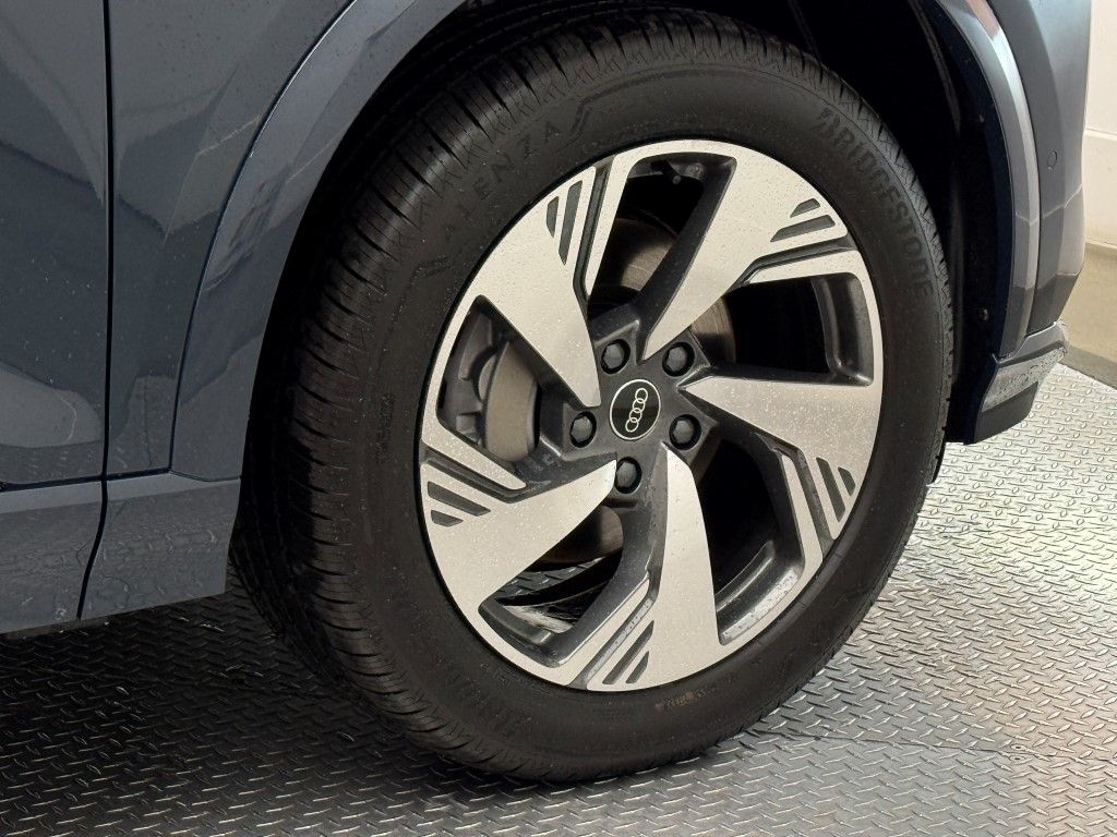2025 Audi e-tron Premium 12