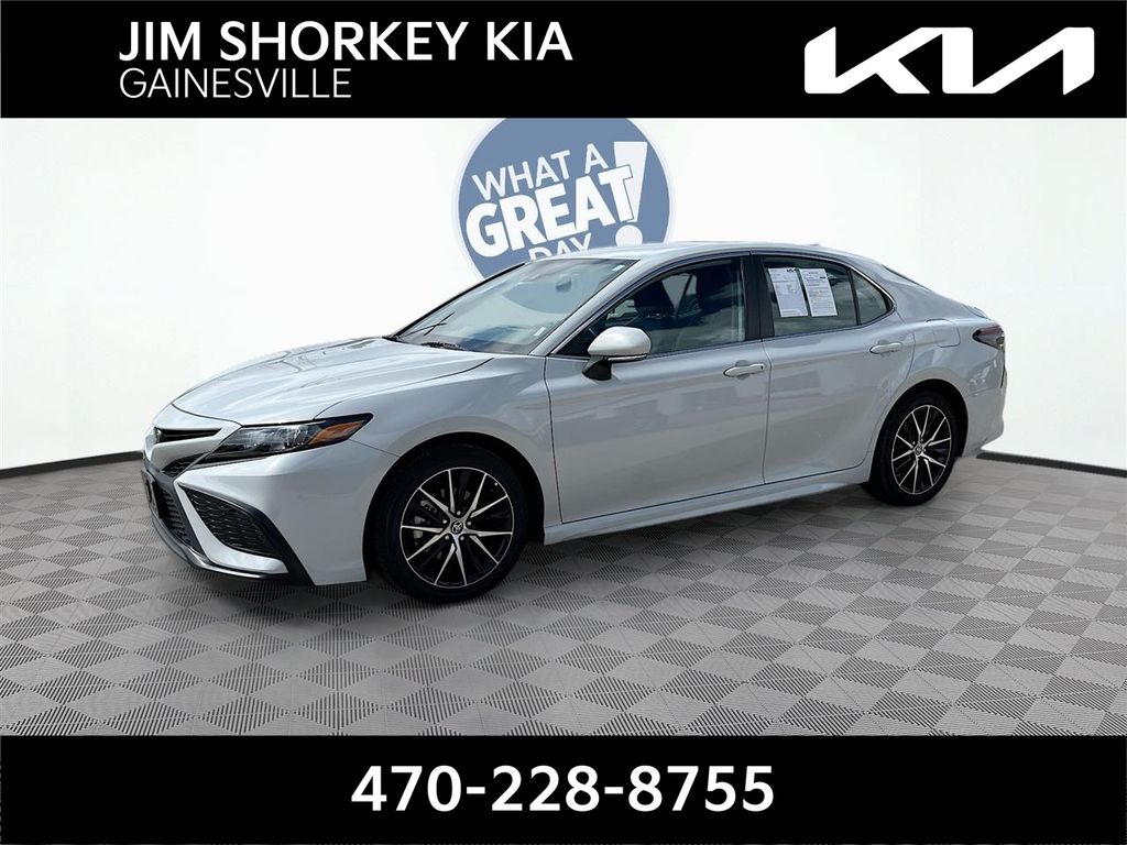 2024 Toyota Camry SE FWD