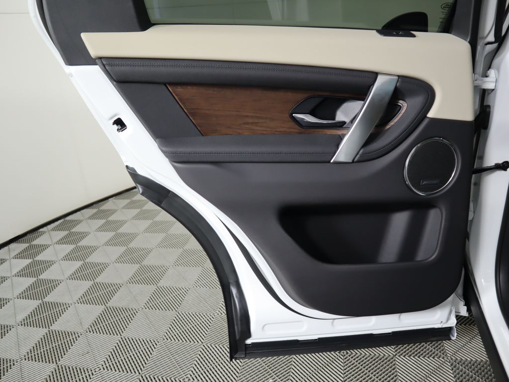 Thumbnail: 2024 Land Rover Discovery Sport - 27