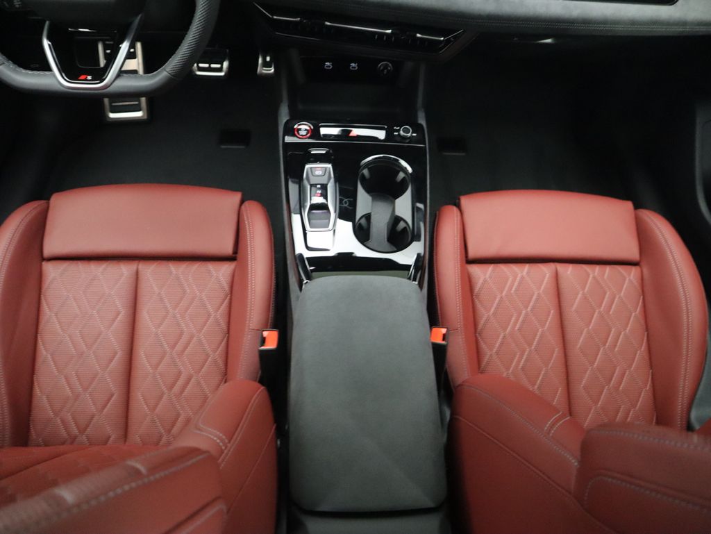 Thumbnail: 2025 Audi S6 - 18