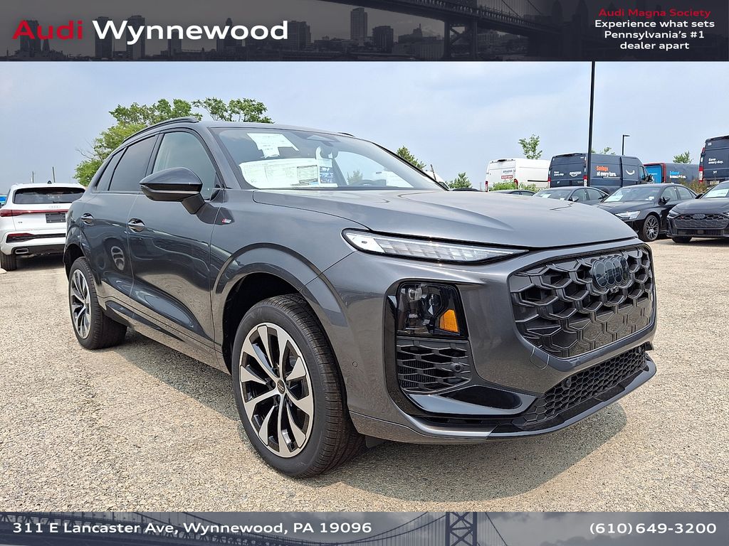 Daytona Gray Pearl Effect 2026 Audi Q3 SUV / Crossover All-Wheel Drive 7-Speed Automatic