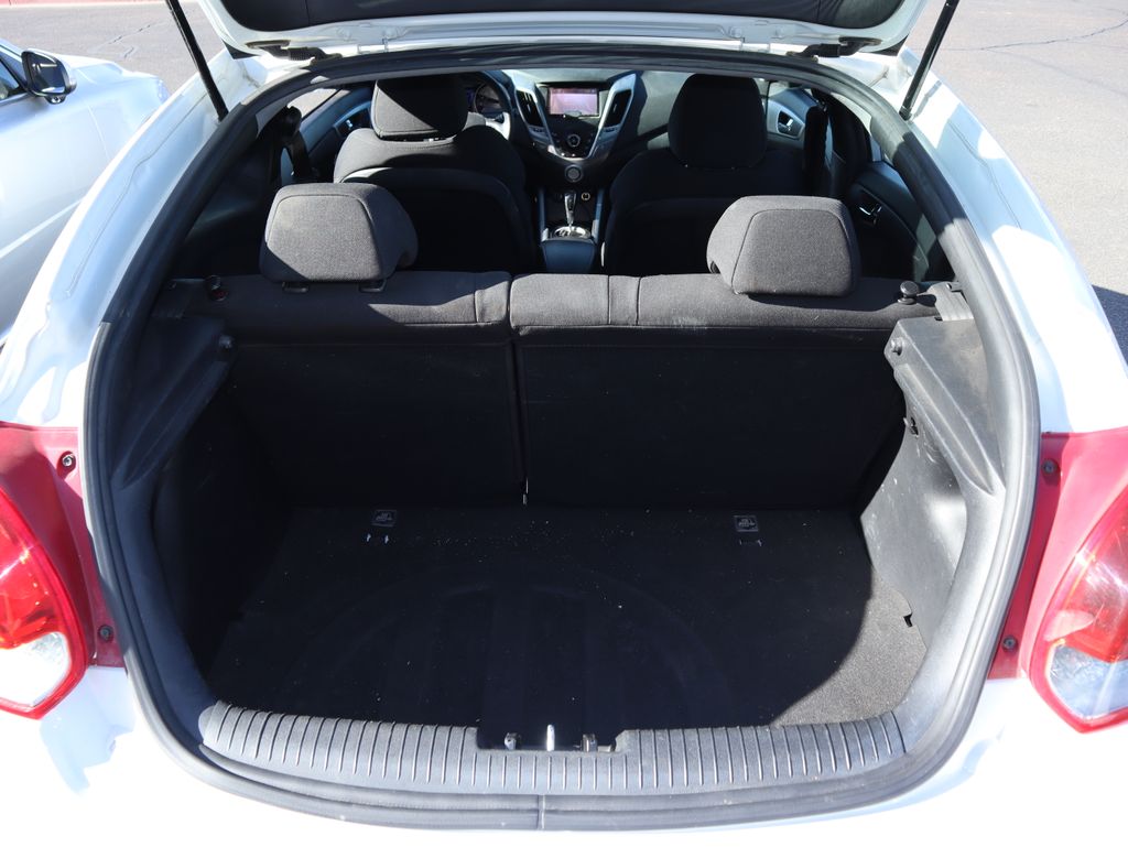 Thumbnail: 2016 Hyundai Veloster - 11