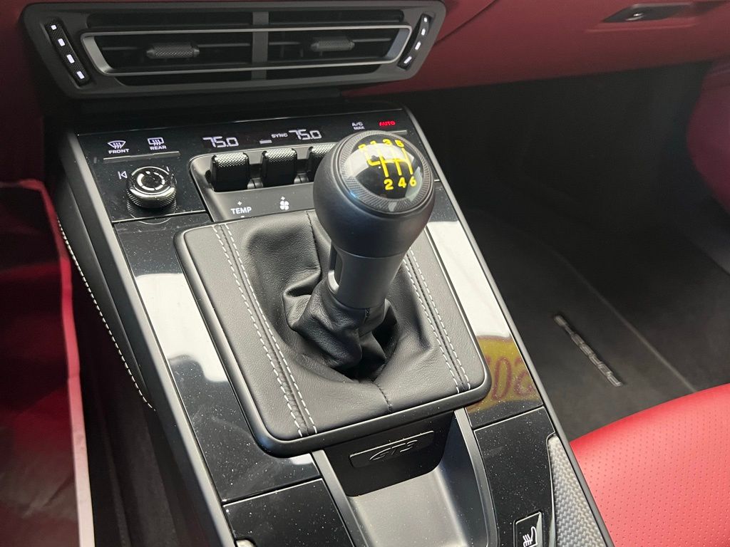 Thumbnail: 2022 Porsche 911 - 11