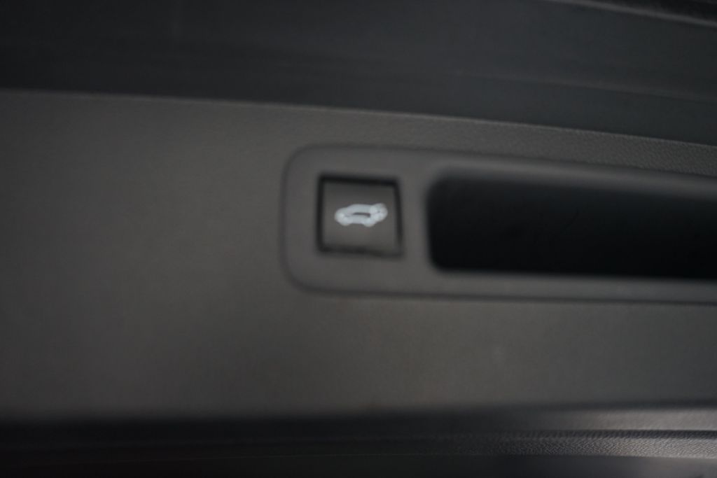 Thumbnail: 2023 Toyota Highlander - 27