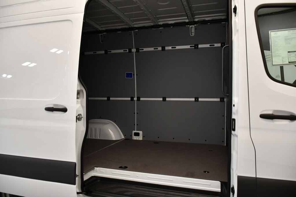 Thumbnail: 2026 Mercedes-Benz Sprinter - 30