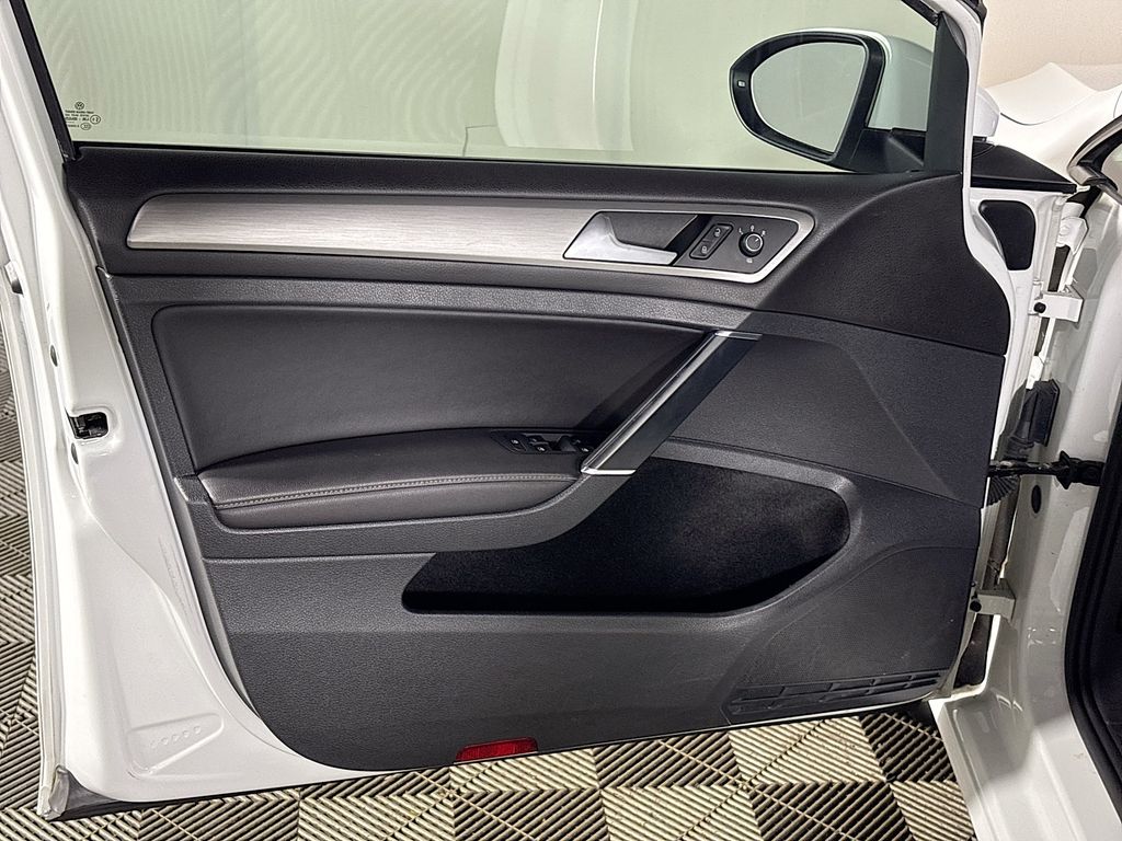 2015 Volkswagen Golf TDI S 4-Door