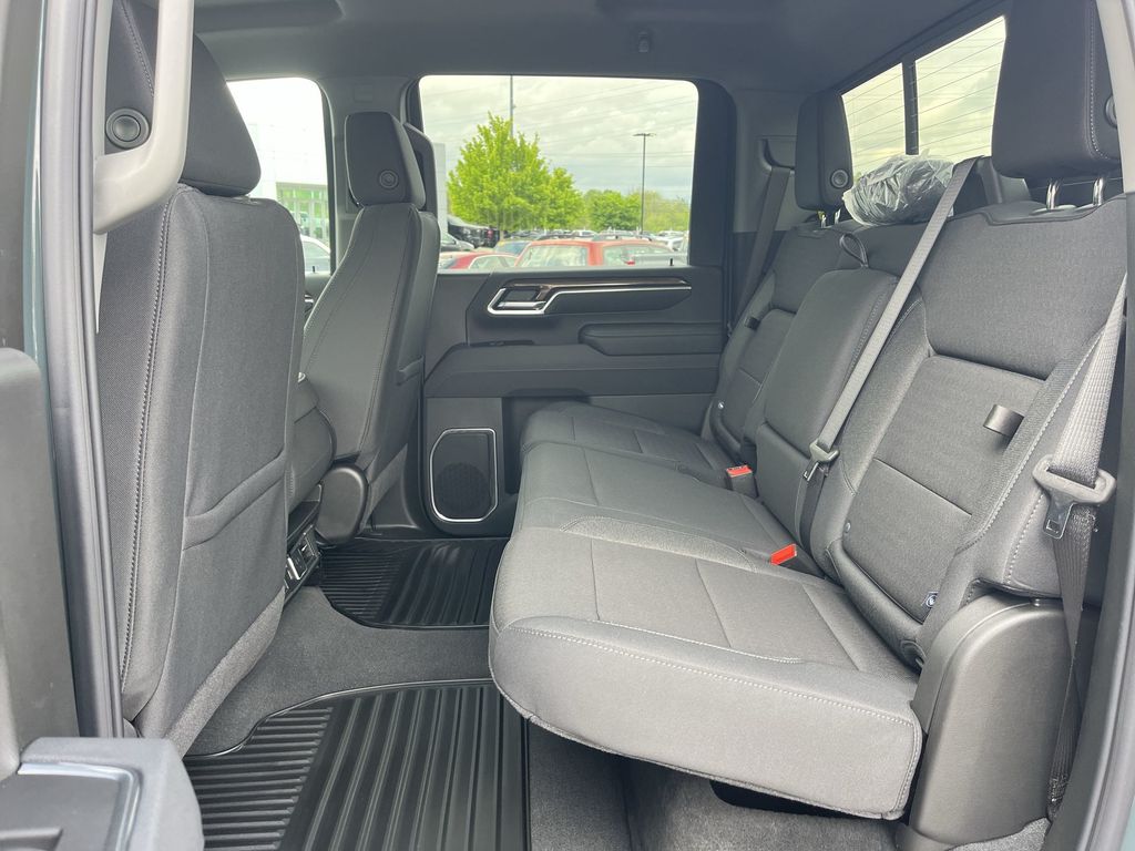 2025 Chevrolet Silverado 2500HD LT photo